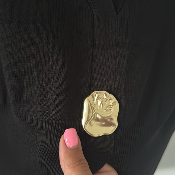 Knit vest with Gold Button. Black. NWT. Size Medium. - Picture 4 of 5